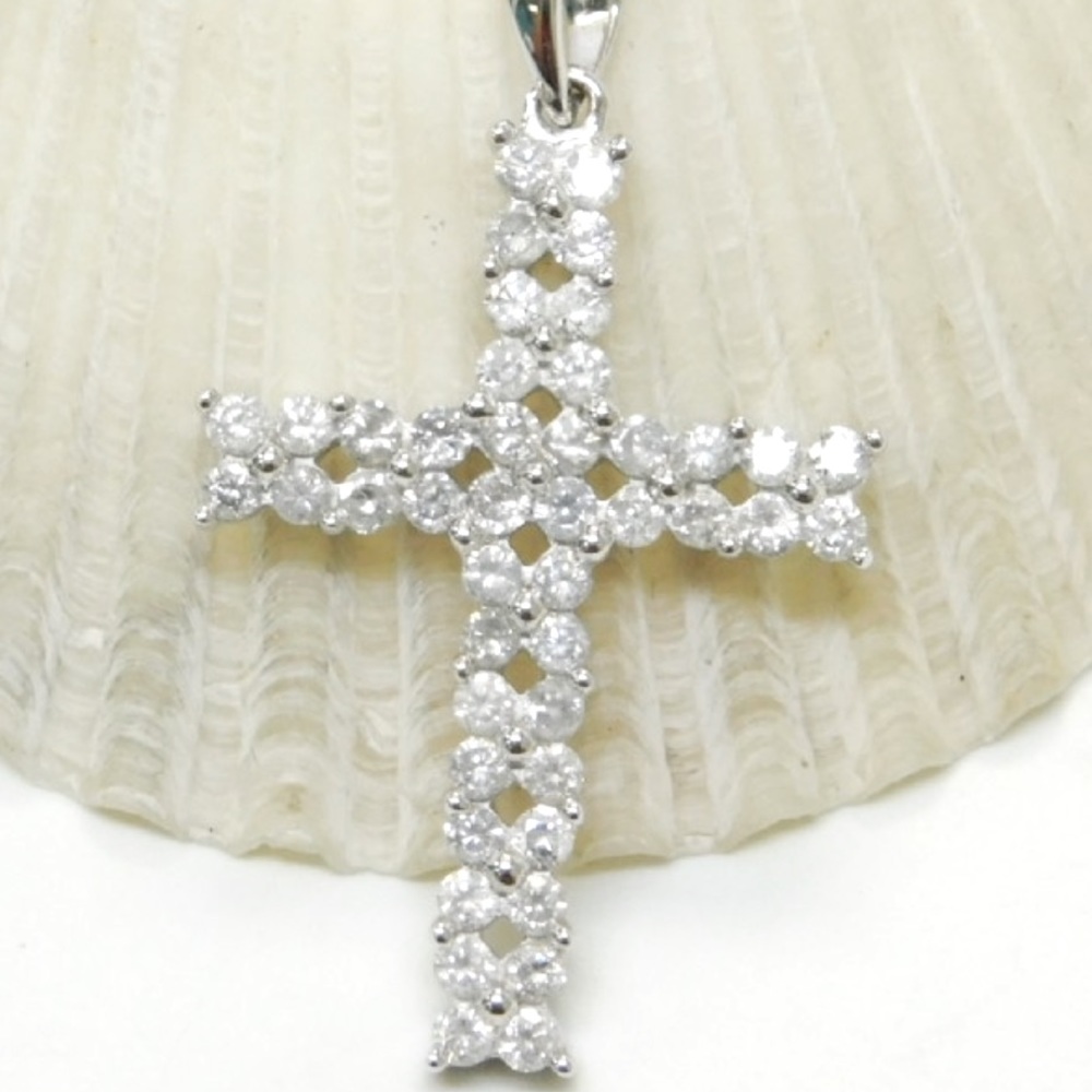 10K Diamond 1 CTTW Cross Pendant Necklace